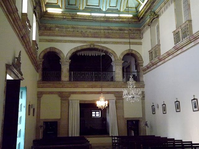 Coro do convento, onde ficam as relíquias da Madre Vitória